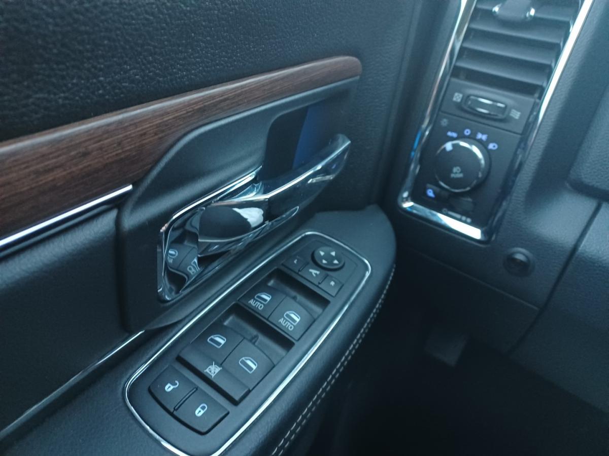 DODGE RAM 1500 CREW CAB LARAMIE