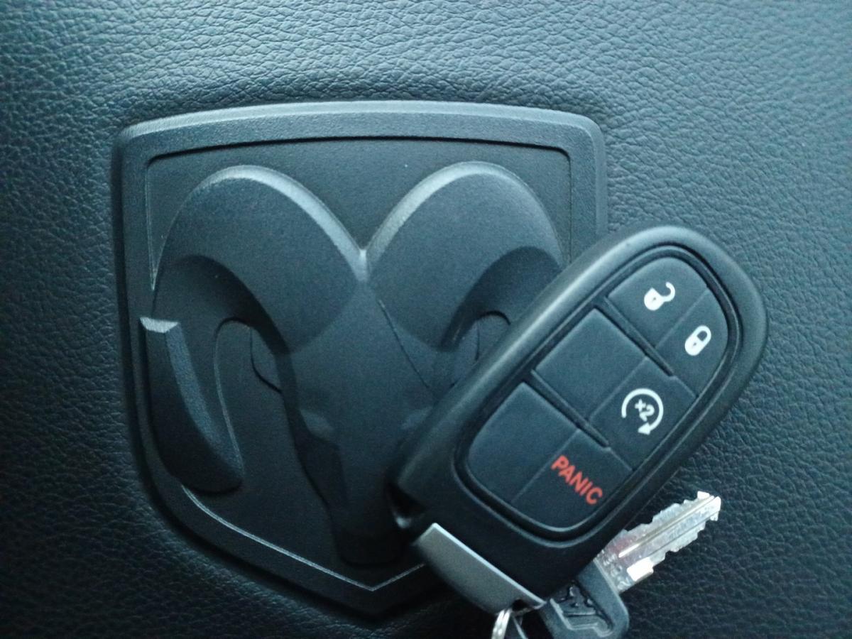 DODGE RAM 1500 CREW CAB LARAMIE