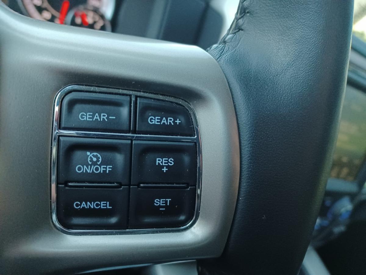 DODGE RAM 1500 CREW CAB LARAMIE