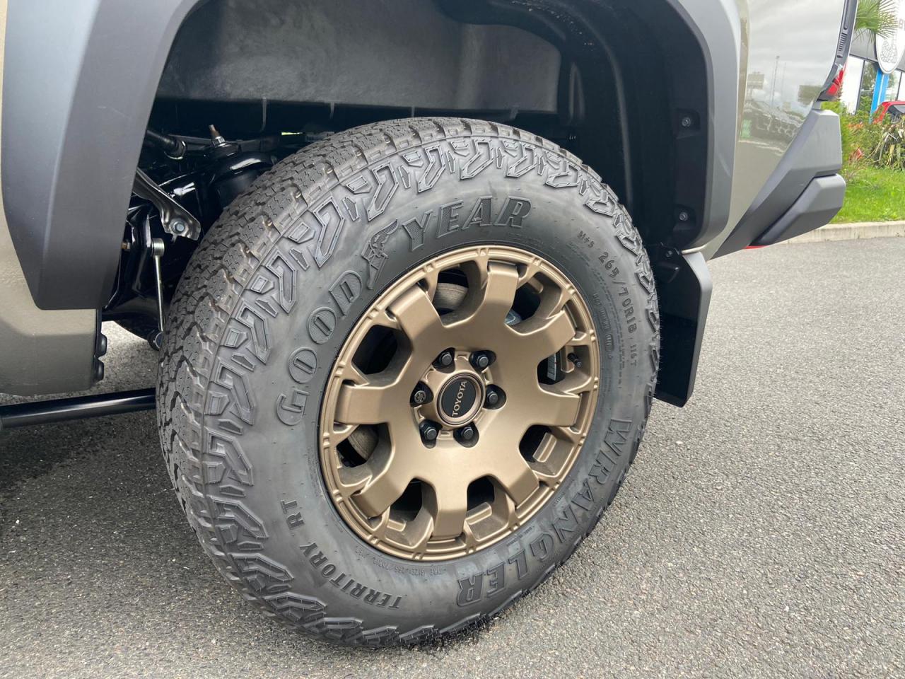 TOYOTA TACOMA 4X4 Double Cab Hybrid Trailhunter