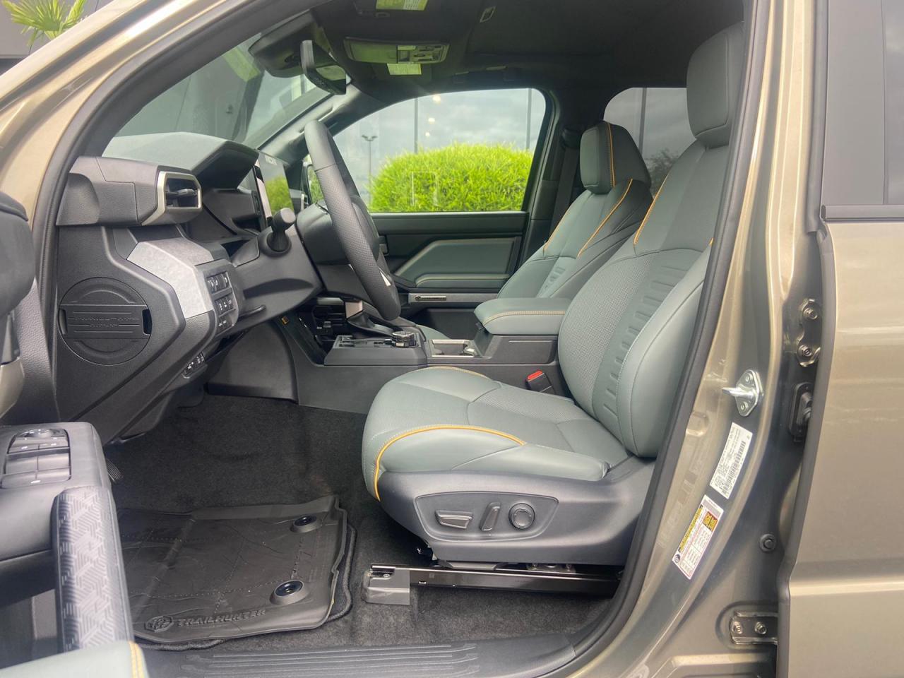 TOYOTA TACOMA 4X4 Double Cab Hybrid Trailhunter