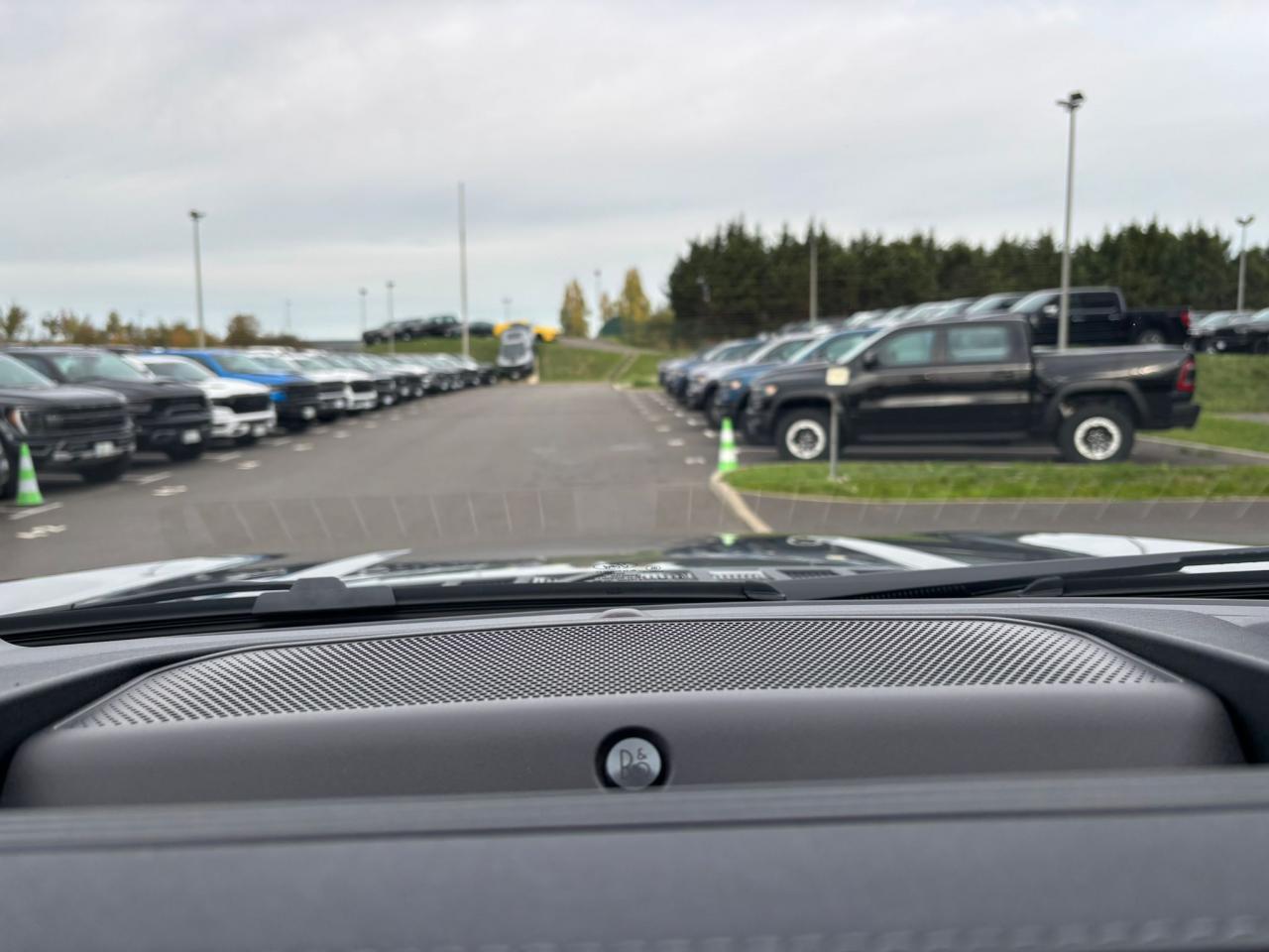 FORD F150 Supercrew LARIAT Black Package V8 5.0L