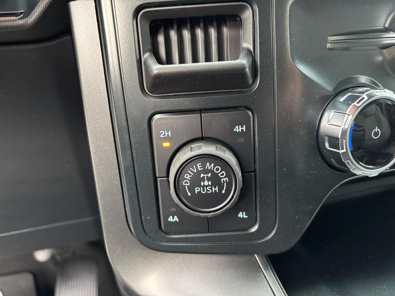 FORD F150 Supercrew LARIAT Black Package V8 5.0L