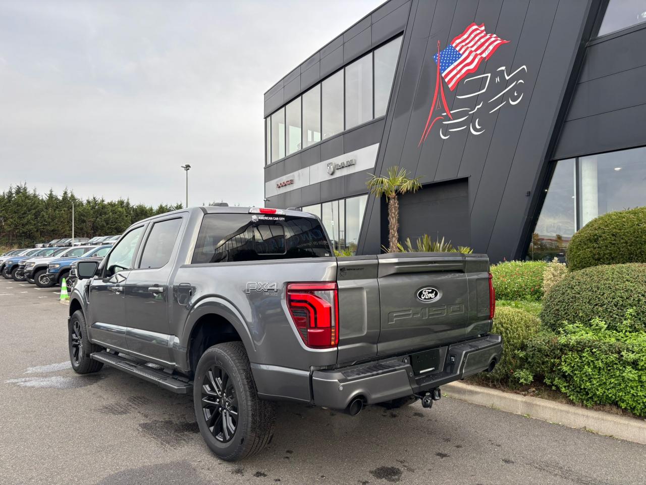 FORD F150 Supercrew LARIAT Black Package V8 5.0L