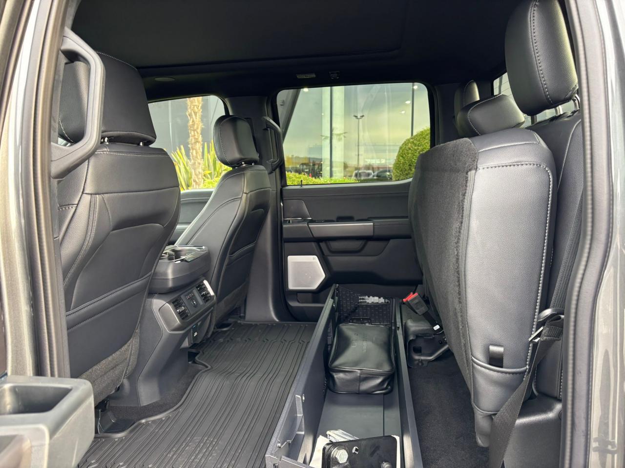 FORD F150 Supercrew LARIAT Black Package V8 5.0L