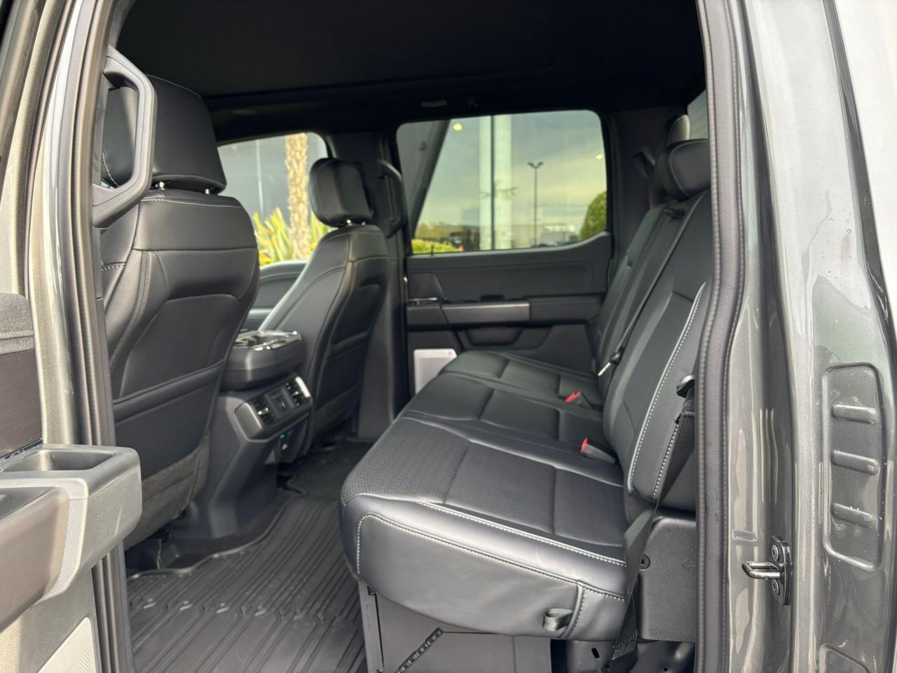 FORD F150 Supercrew LARIAT Black Package V8 5.0L